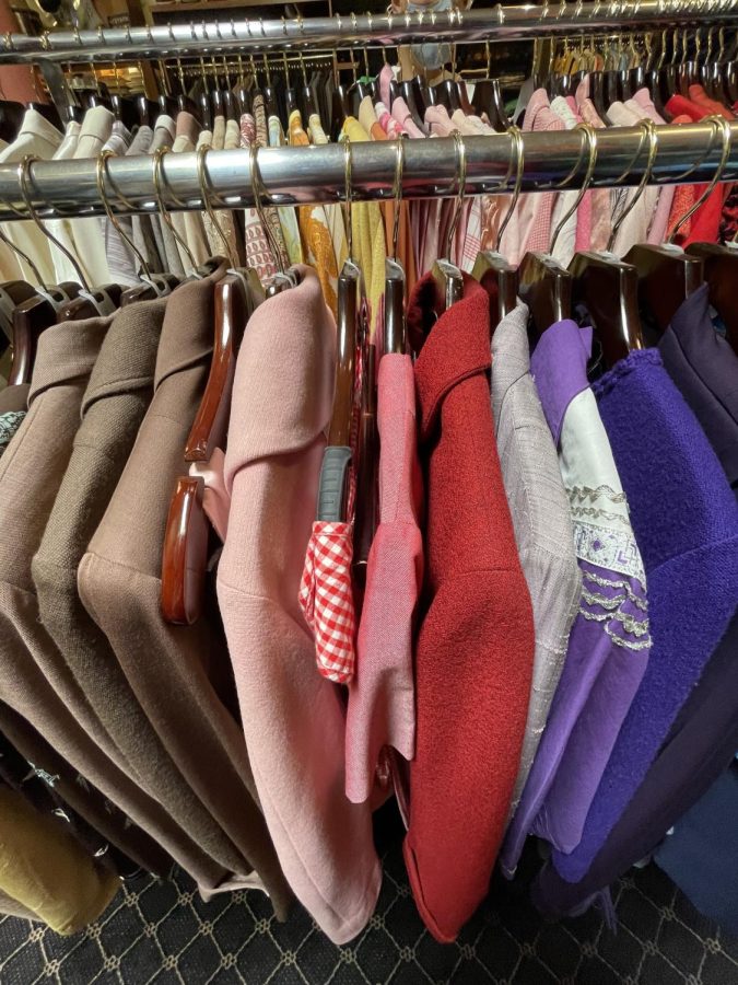 When clothes don’t fit or no longer serve their purpose but remain in relatively good quality, they should ideally go to charities or thrift stores in a donation.